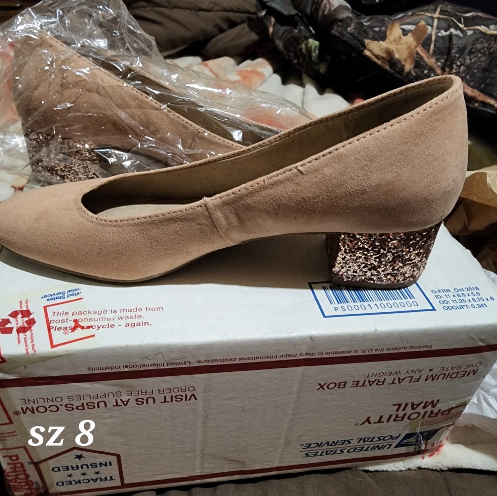 Old Navy rose gold block heels sz 8